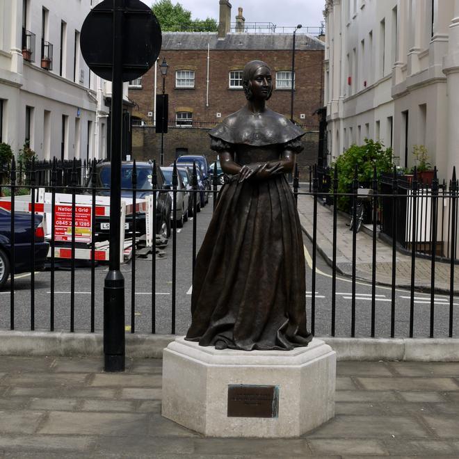 Queen Victoria statue Victoria Square London Remembers, Aiming to