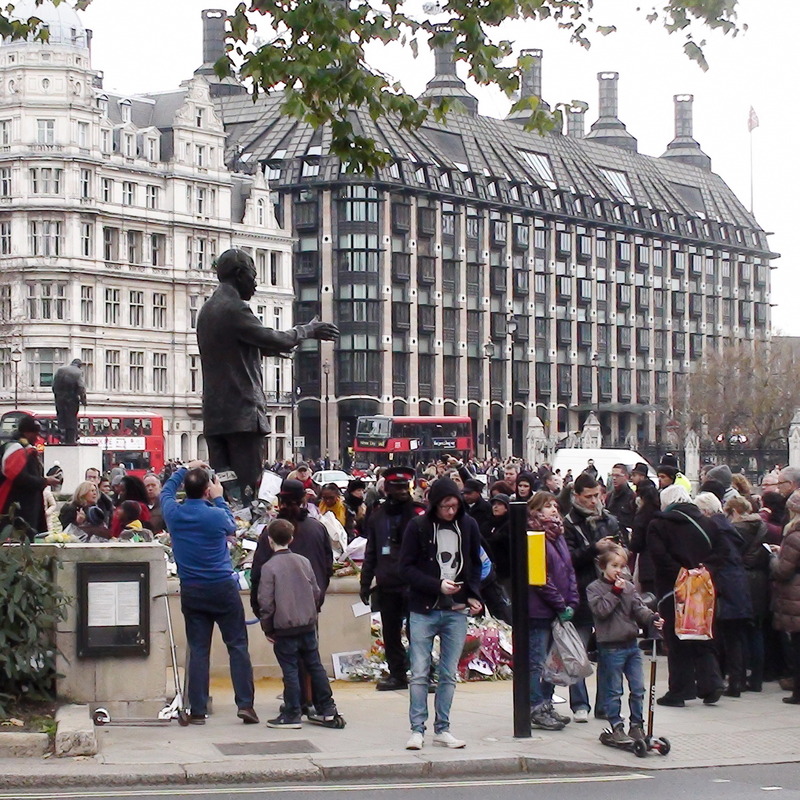 Nelson Mandela statue London Remembers, Aiming to capture all