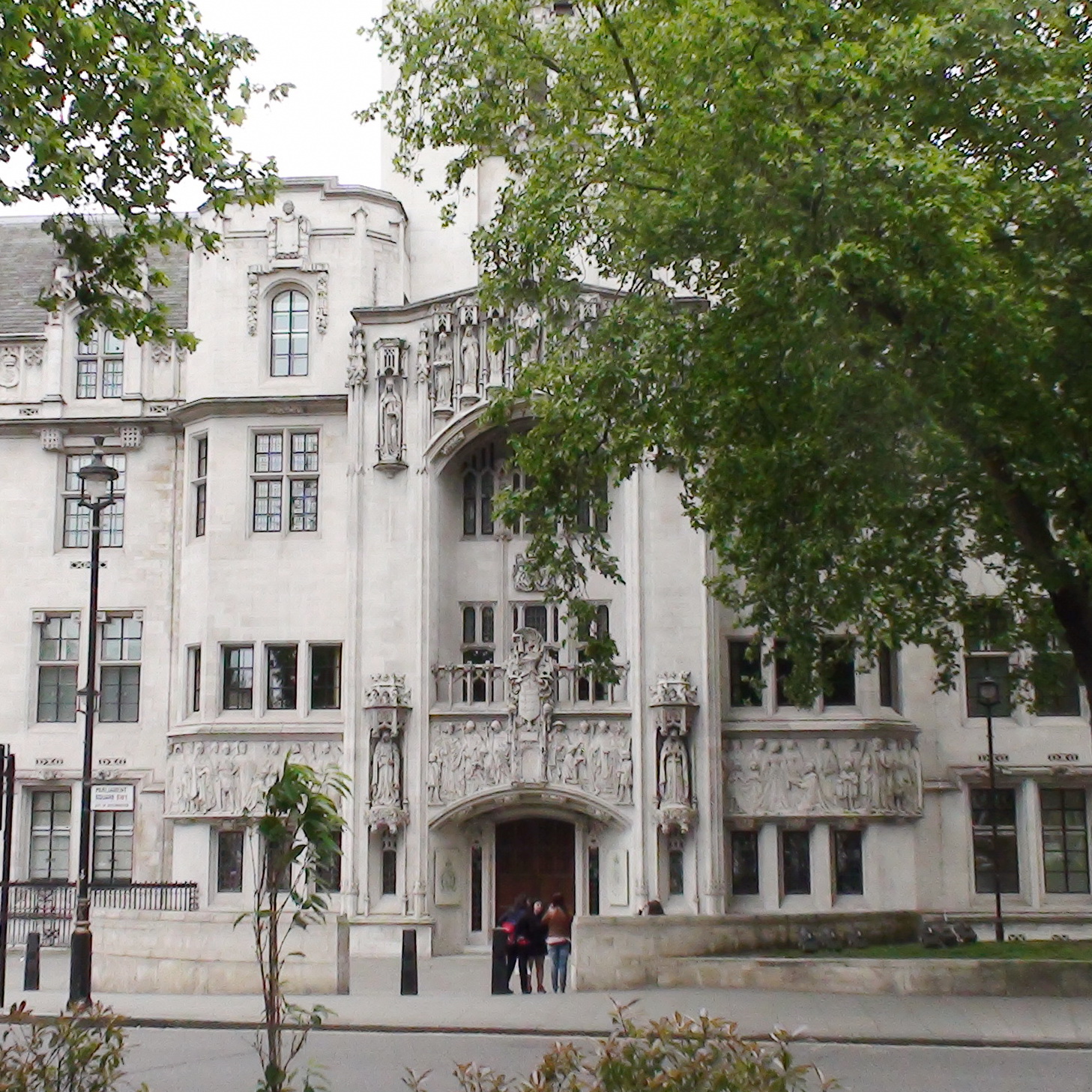 Middlesex Guildhall exterior London Remembers, Aiming to capture
