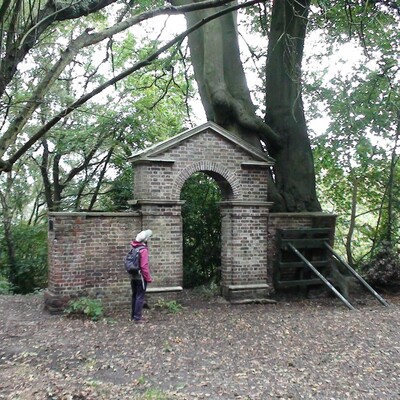 Pitt House Gateway