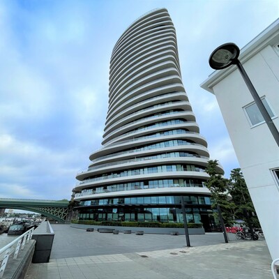 Thames Path - Lombard Wharf