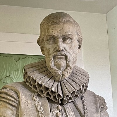 Hugh Myddelton - Town Hall statue