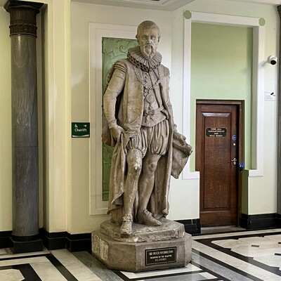 Hugh Myddelton - Town Hall statue