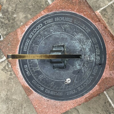 Mendelssohn sundial